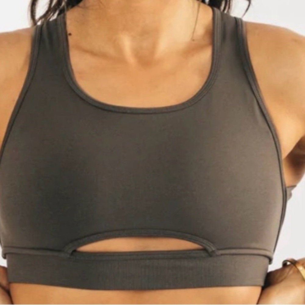 ALPHALETE TRINITY SPORTS BRA.